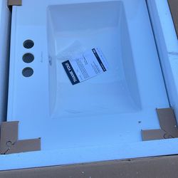 Swiss Madison
24 in. Ceramic Vanity Top with 3-Faucet Holes with White Basin