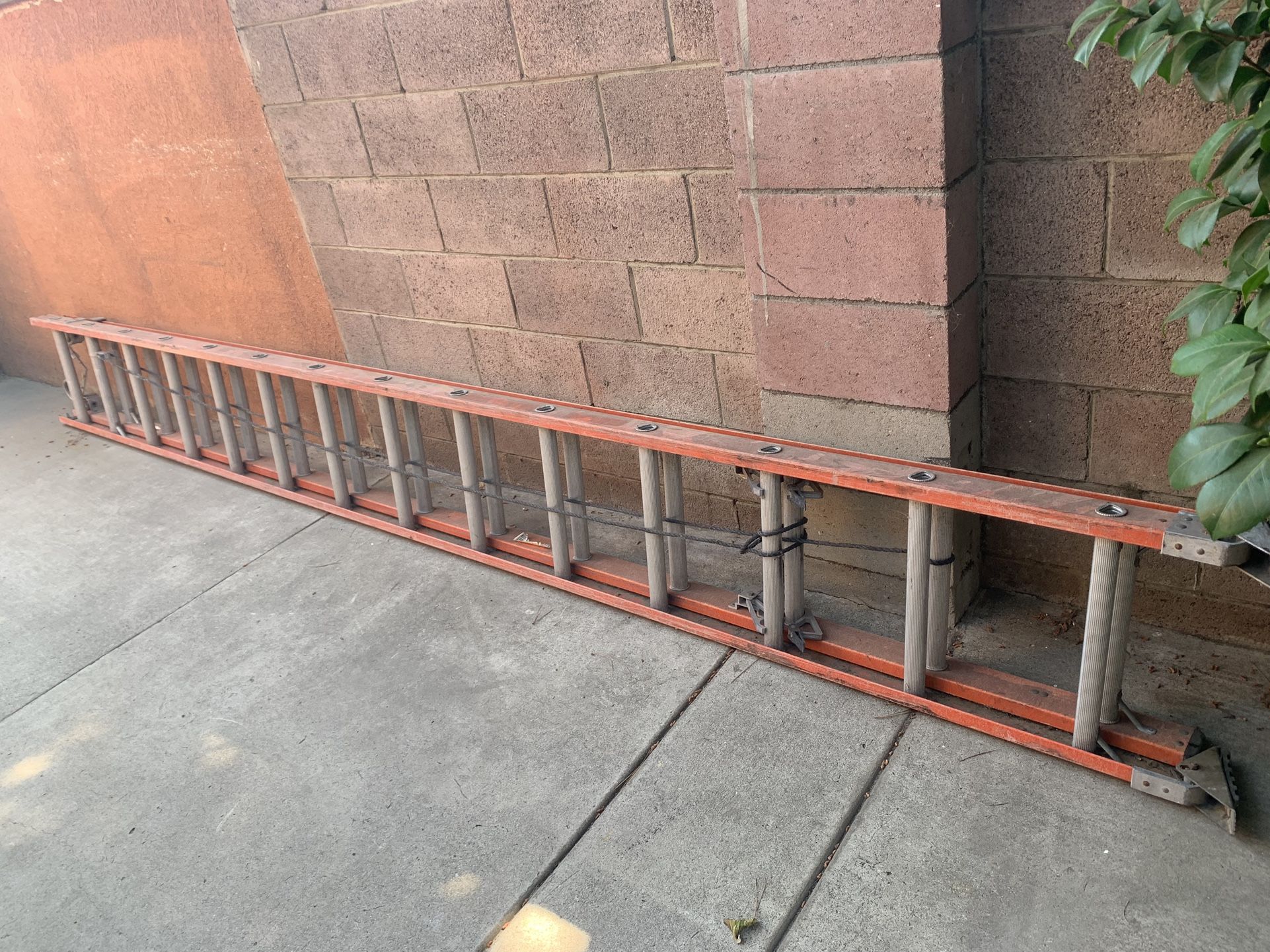 28 Ft Ladder