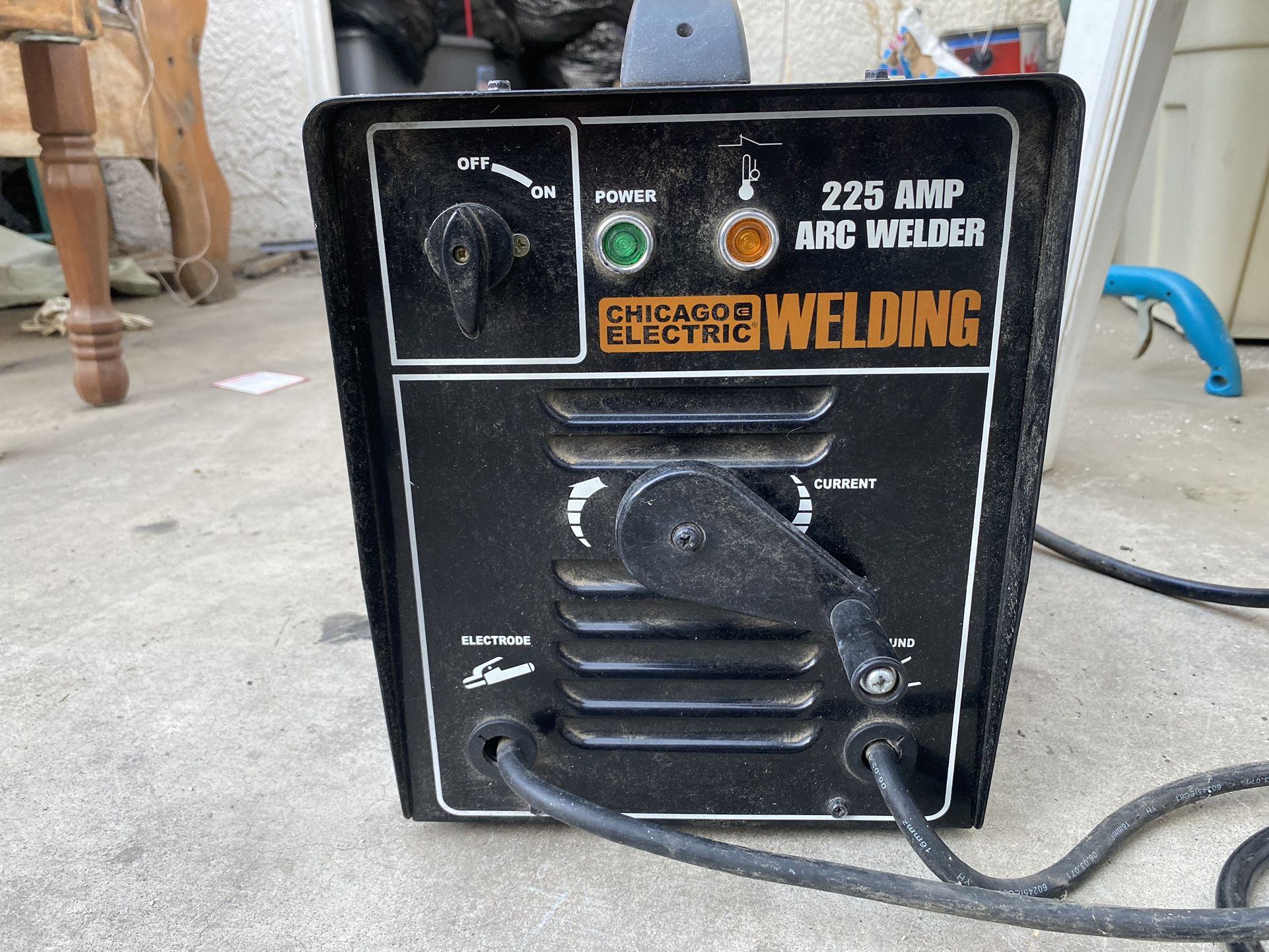 225 Amp Arc Welder Chicago Electric