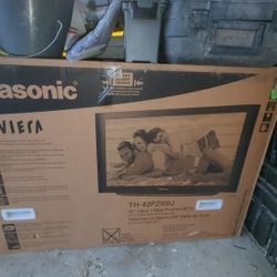 TVs
Panasonic TH-42PZ85U
42" VIERA 1080p plasma HDTV