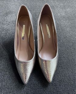 Moving out Sale - Women pumps (size 6.5) (Golden)