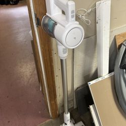 LOW PRICE MOVING- $290 + TAX RETAIL SHARPER IMAGE CORDLESS VACCUM