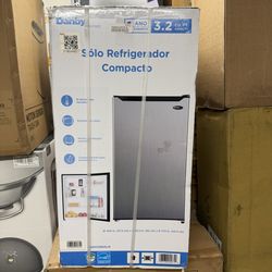Danby 3.2 cu. ft. Compact Fridge in Stainless Steel (DAR032B2SLM)