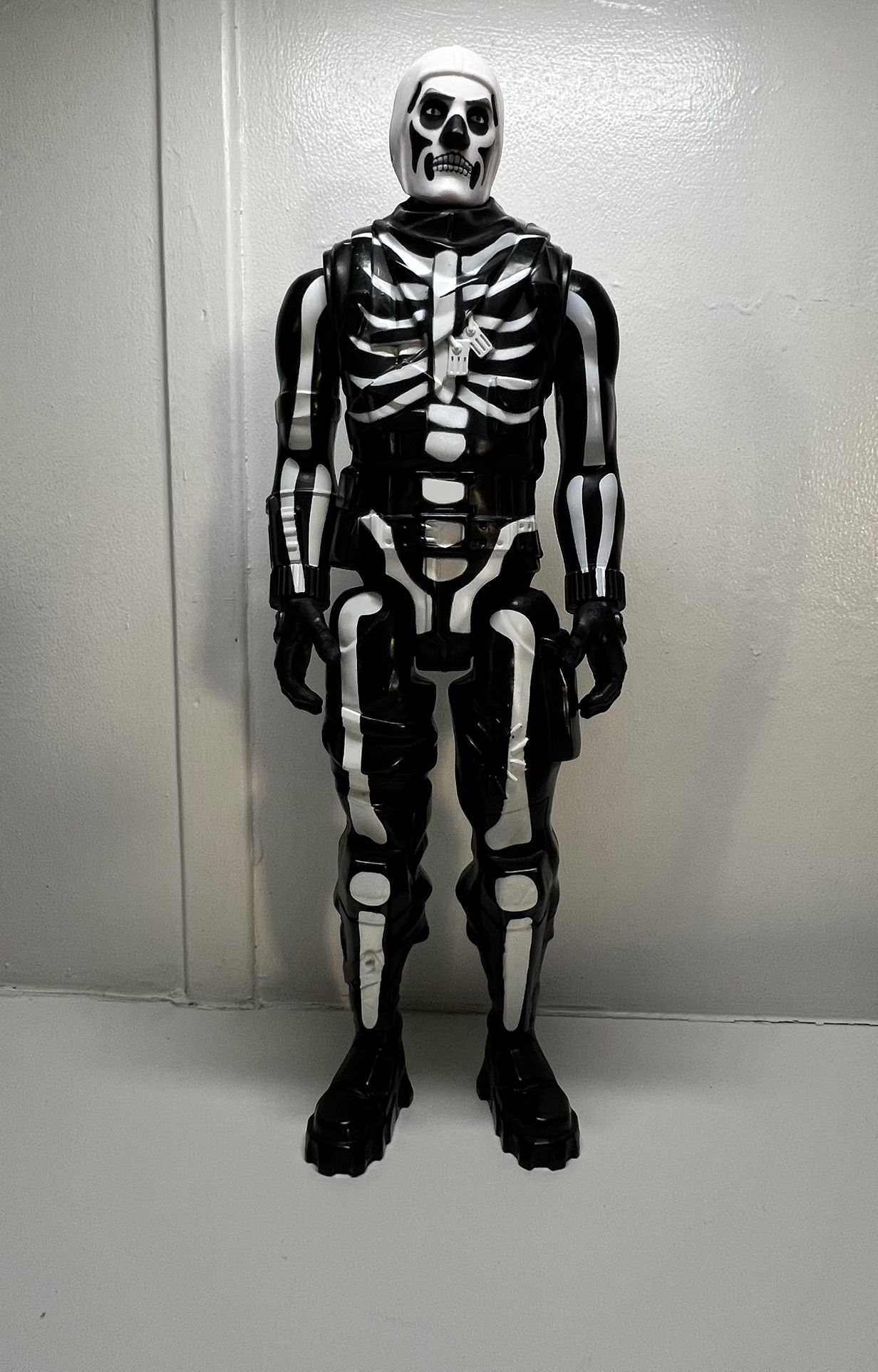 Fortnite Skull Trooper Victory Series Jazwares Epic 12" Action Figure