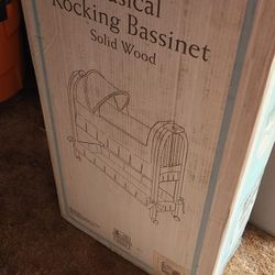 Musical Rocking bassinet