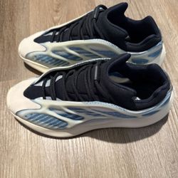 Adidas Yeezy 700 V3