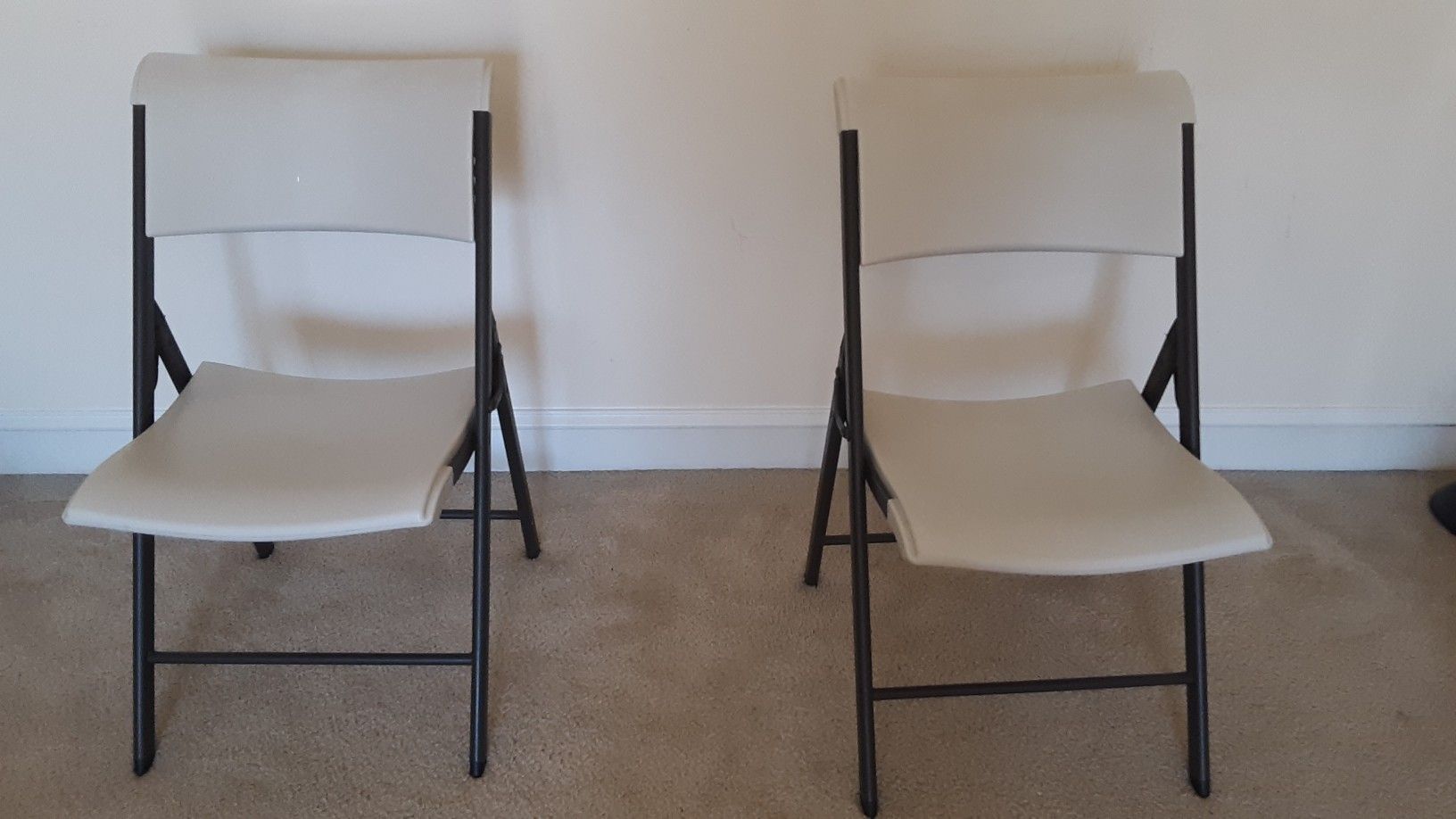 2 Foldable chairs