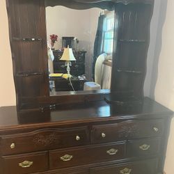 Dresser With Lighted Mirror 
