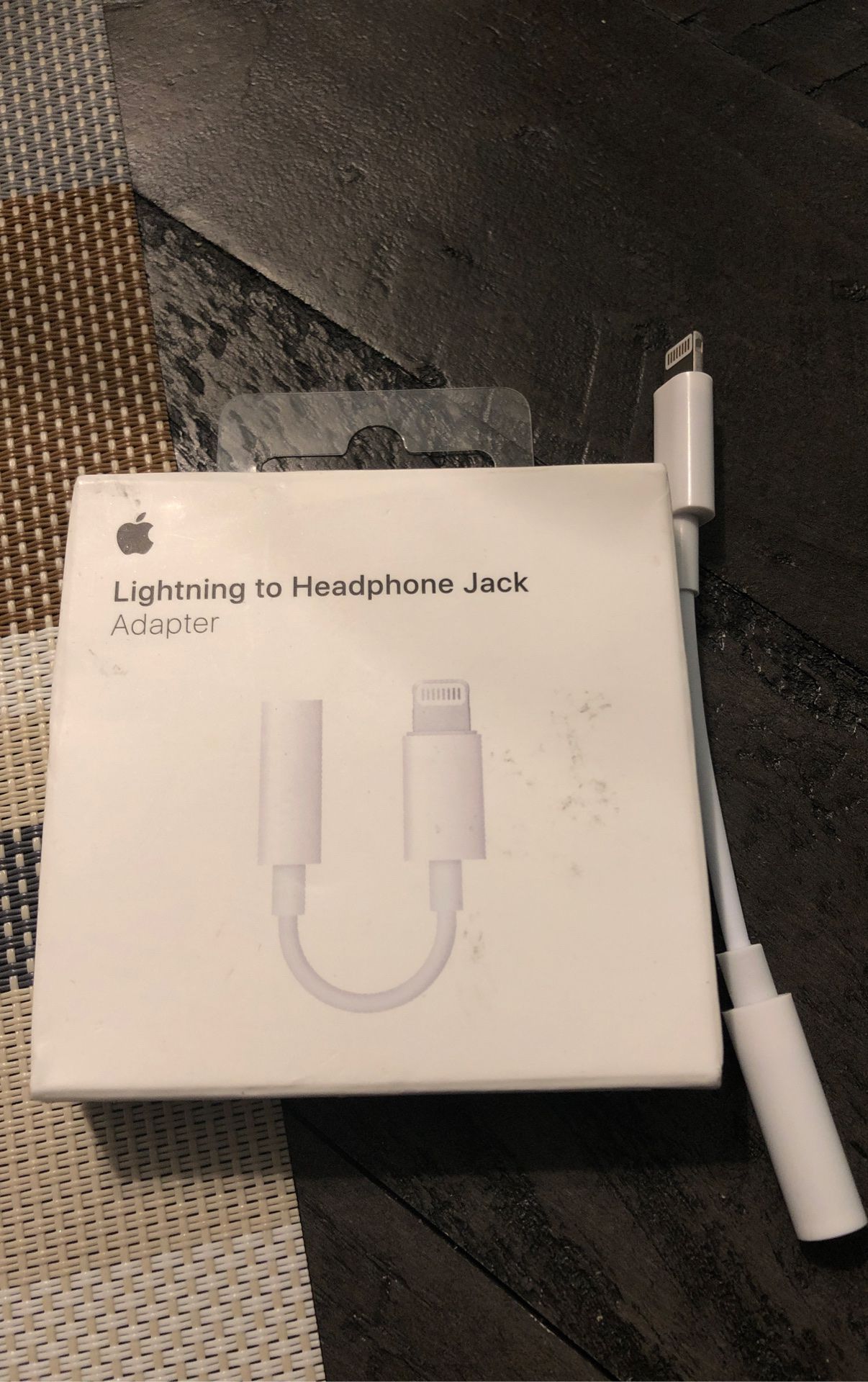 Adapter headphones jack to lightning