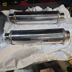 FLOWMONSTER MUFFLER - 2.50 CENTER IN/2.50 CENTER OUT - 4.00 x 14.00 ROUND CASE - STRAIGHT THROUGH PERFORMANCE - MODERATE SOUND - POLISHED 409 STAINLES