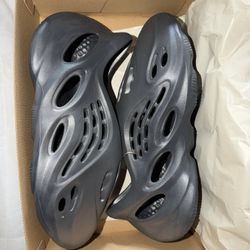 Yeezy Foam RNNR Onyx – Size 13 – DS