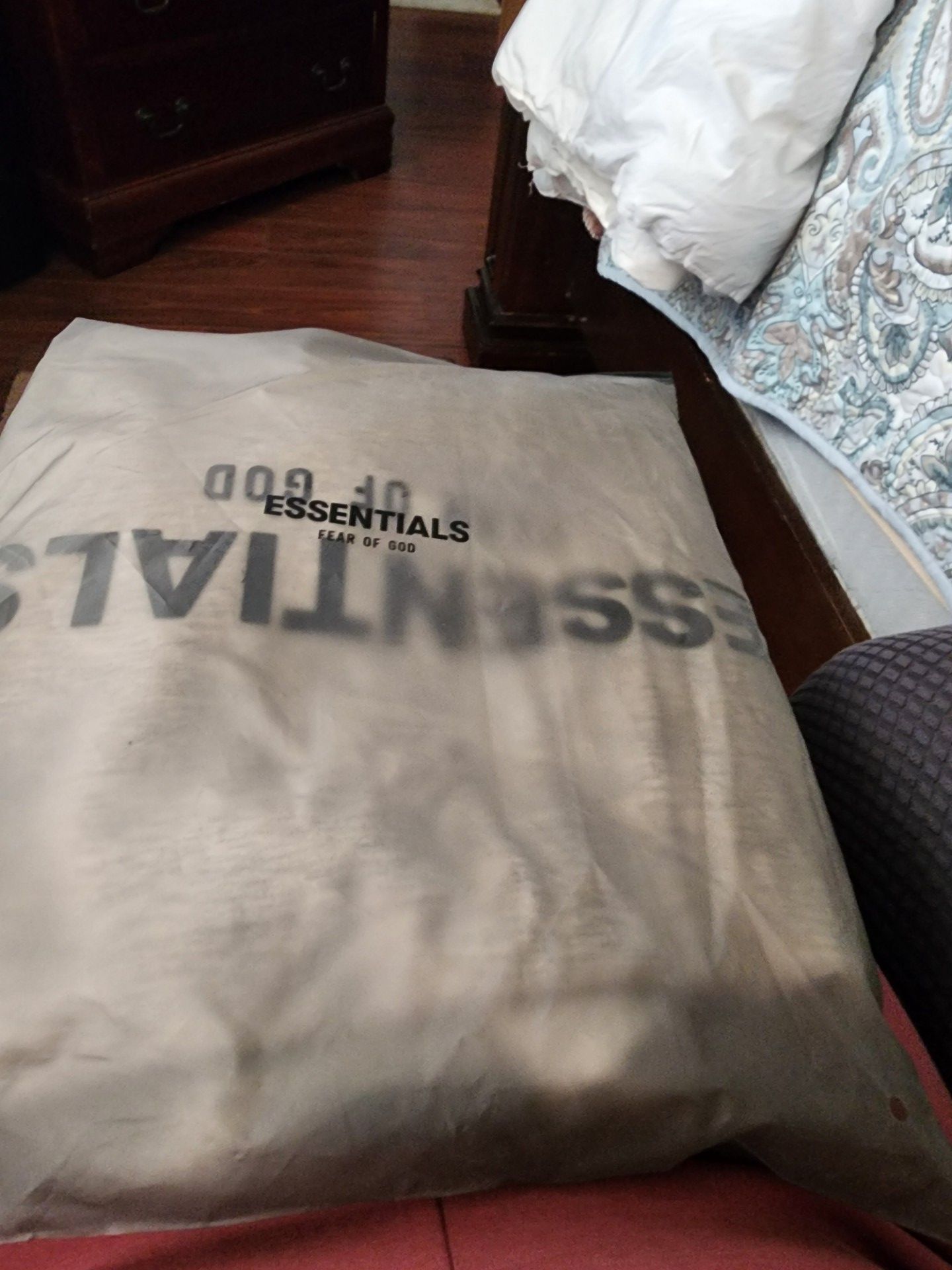 ESSENTRIAL FEAR OF GOD SWEATSHIRT SZ SMALL