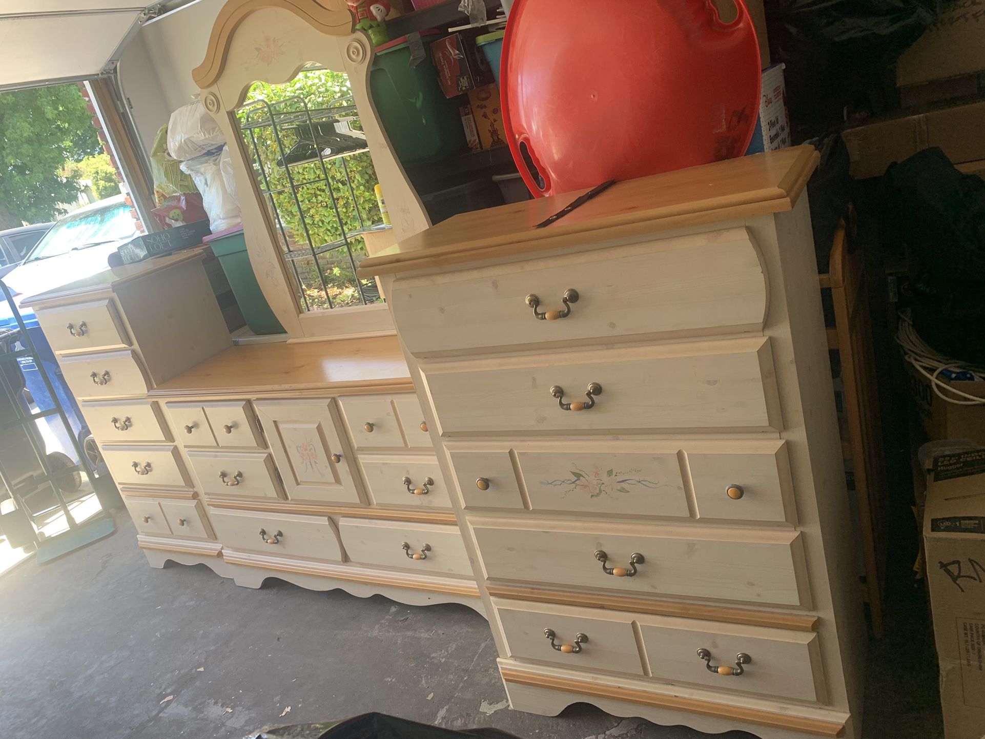 3-Piece Set Wooden Dresser Set With Floral Design and Mirror 