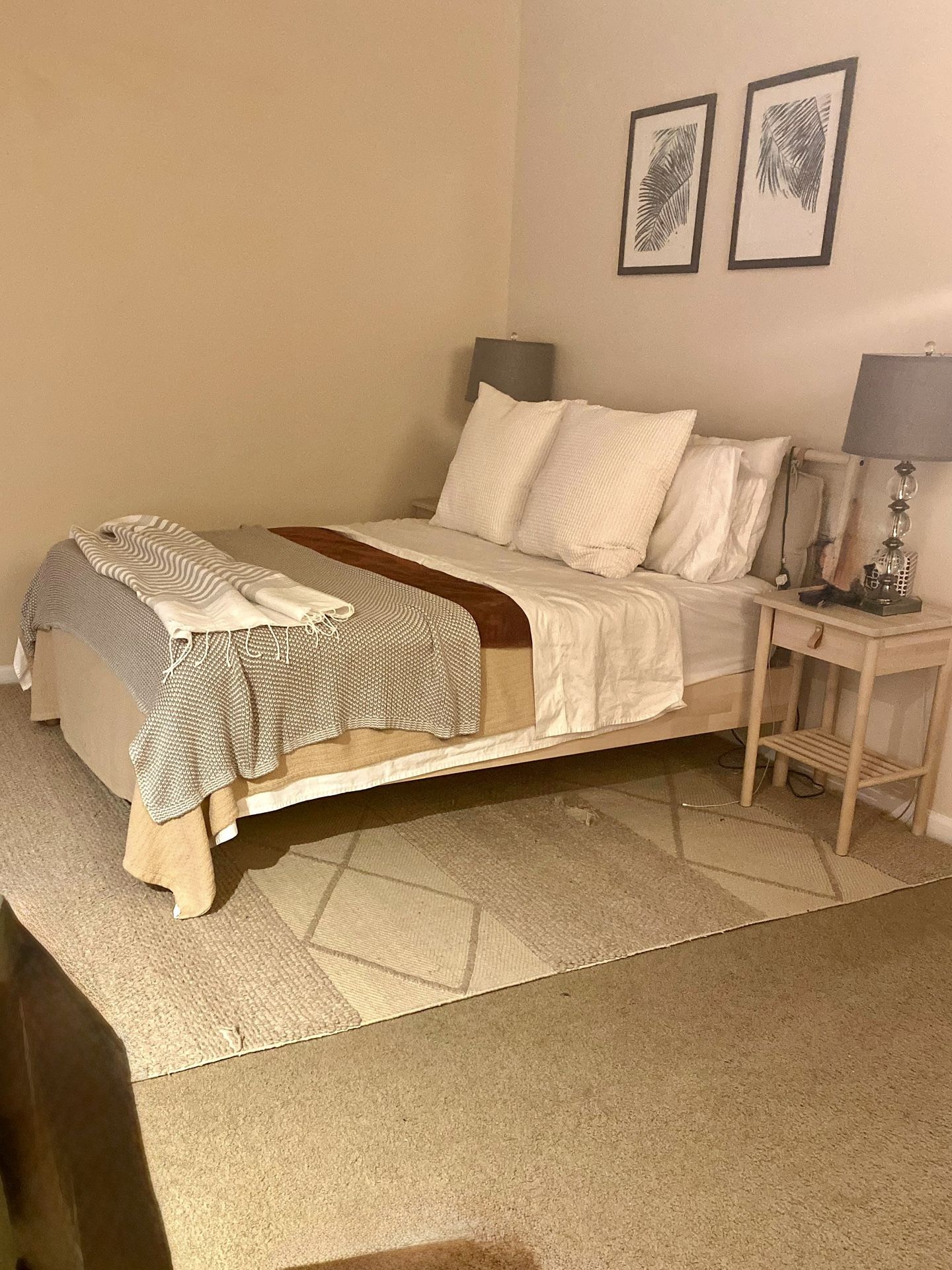 Queen Bedroom Set: Mattress, Frame, Nightstands!