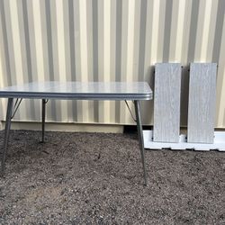 Mid Century Formica Dining Table with 2 Leafs 