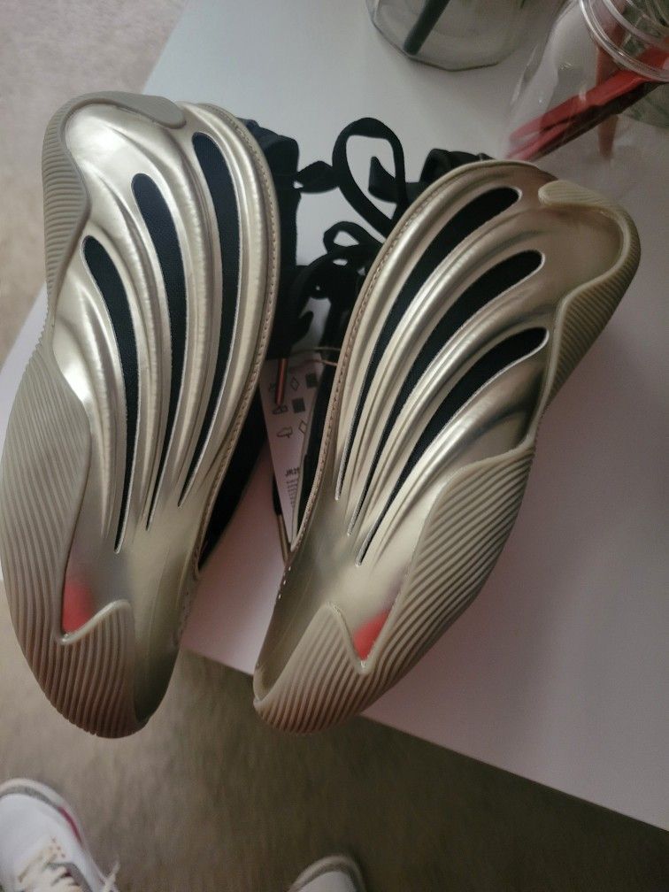 Adidas Harden Volume 9 Size 5.5y