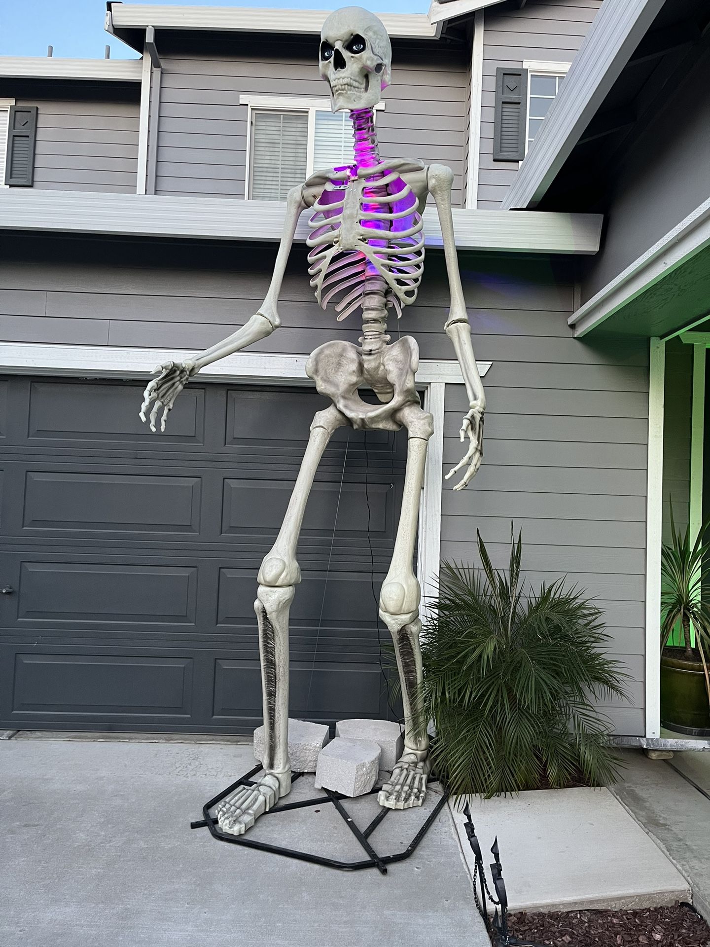 12ft HALLOWEEN SKELETON for Sale in Turlock, CA OfferUp