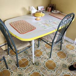 Table 3 Chairs Vintage 