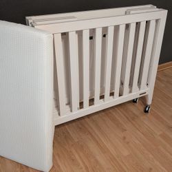 Camden Foldable Crib with Mattress and cover