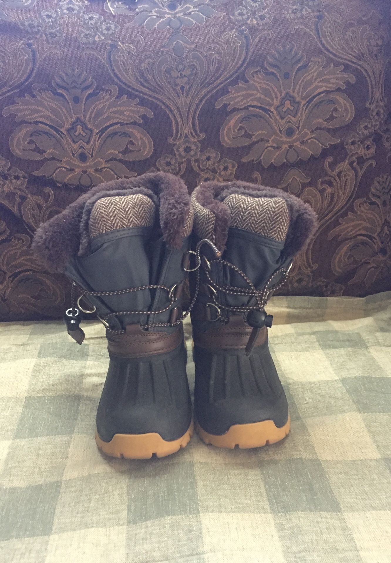 Girls snows boots size 27