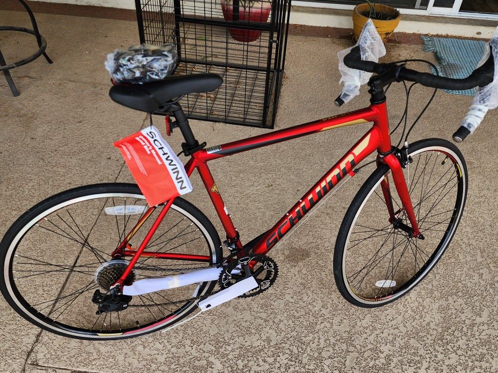 New Schwinn Volare 1400 Aluminum Frame Bicycle 700c