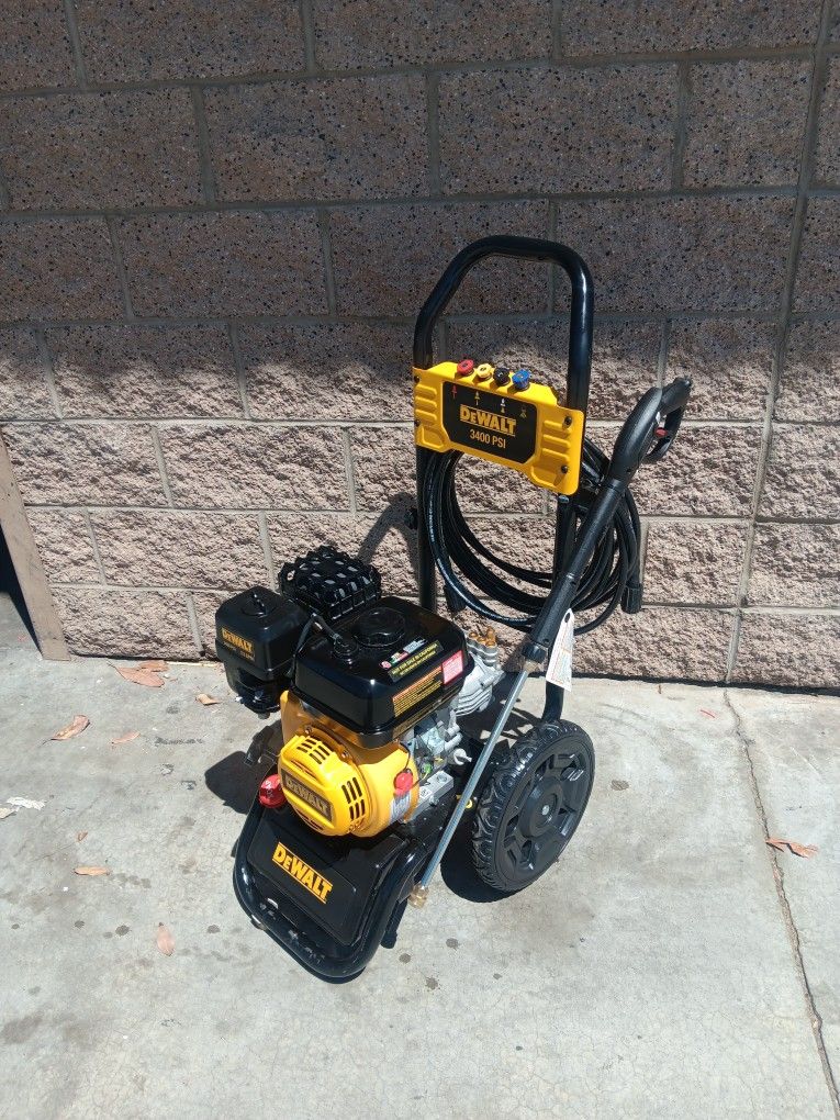 DEWALT
3400 PSI 2.5 GPM Gas Cold Water Pressure Washer with 208cc Engine