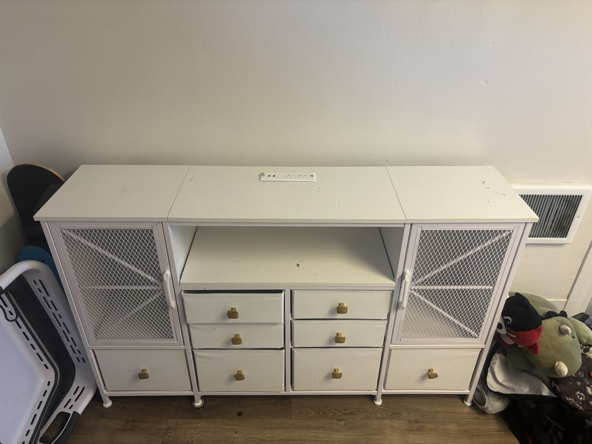 Dresser/Tv Stand
