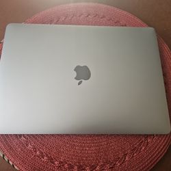 Apple Macbook Pro 13" Screen i5 16gb Ram 500gb SSD Drive 2020