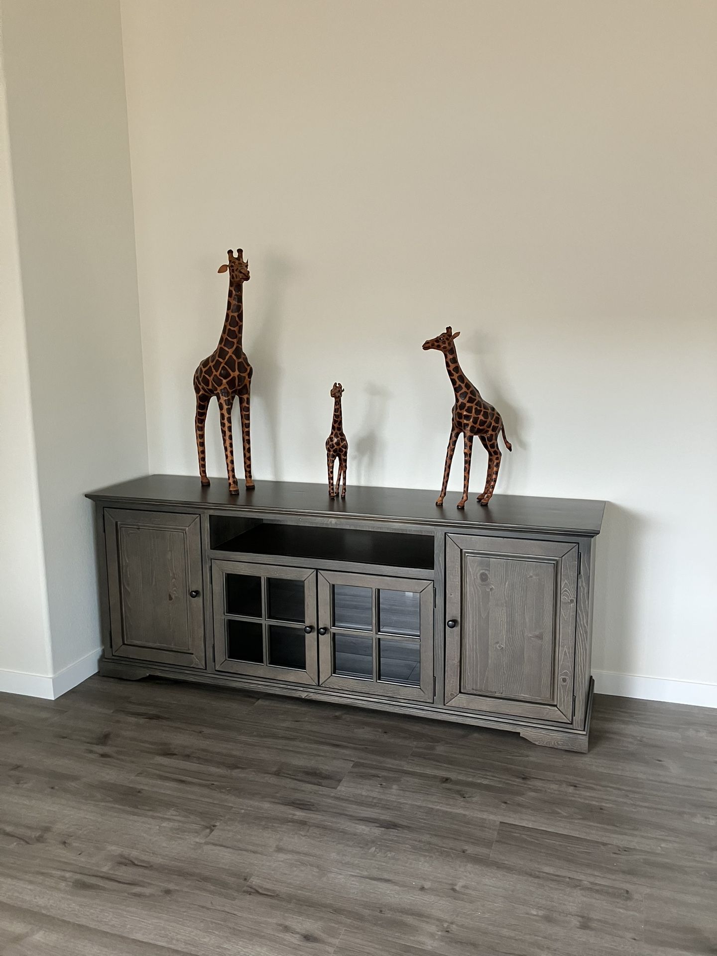 TV Stand 82”