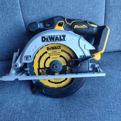 DeWalt XR 20 Volt Circular Saw 6 1/2" ( New ) $160