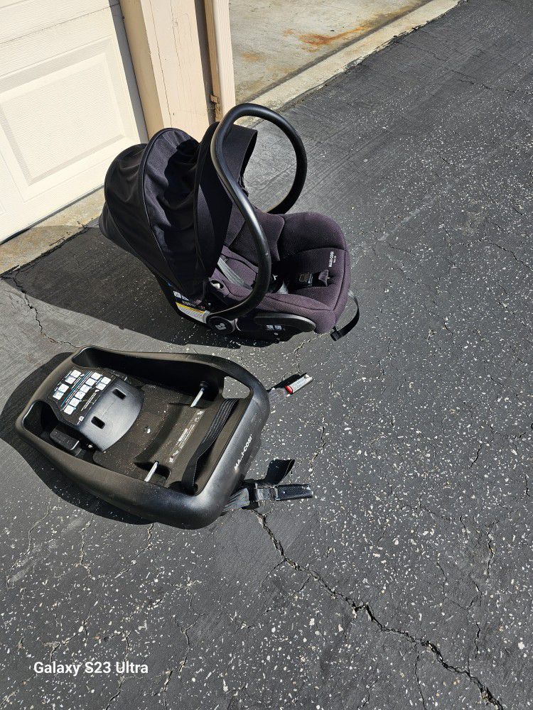 MAXI.COSI Baby Car Seat & Base  Working Great Only  $25