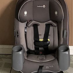 PRACTICALLY NEW SAFETY 1ST CONVERTIBLE CAR SEAT 