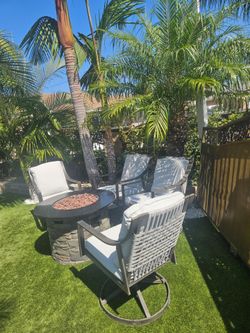 Patio fire Pit and 4 swivel chairs/conversation Set/outdoor Furniture/Cash Only