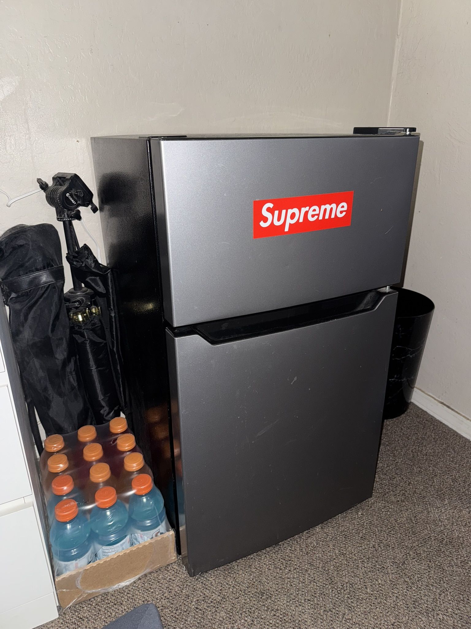 Mini fridge 
