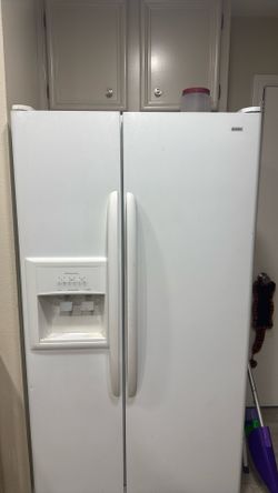 Kenmore Coldspot side-by-side refrigerator in good working condition.