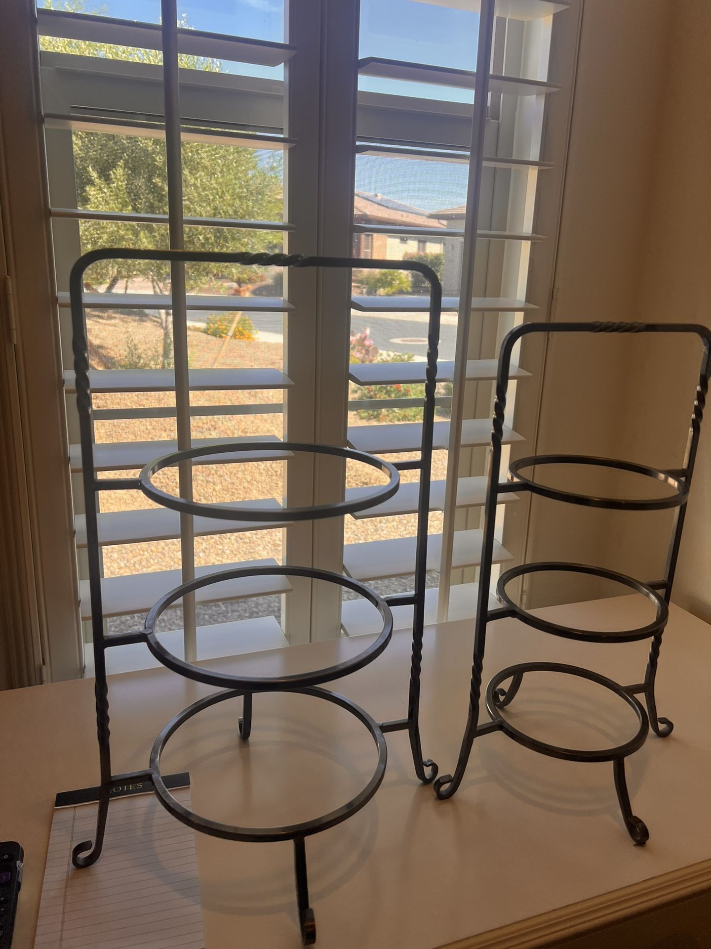 3 Tier Iron Plate Holders