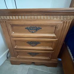 1 Bedside table And Double Dresser With Mirror 