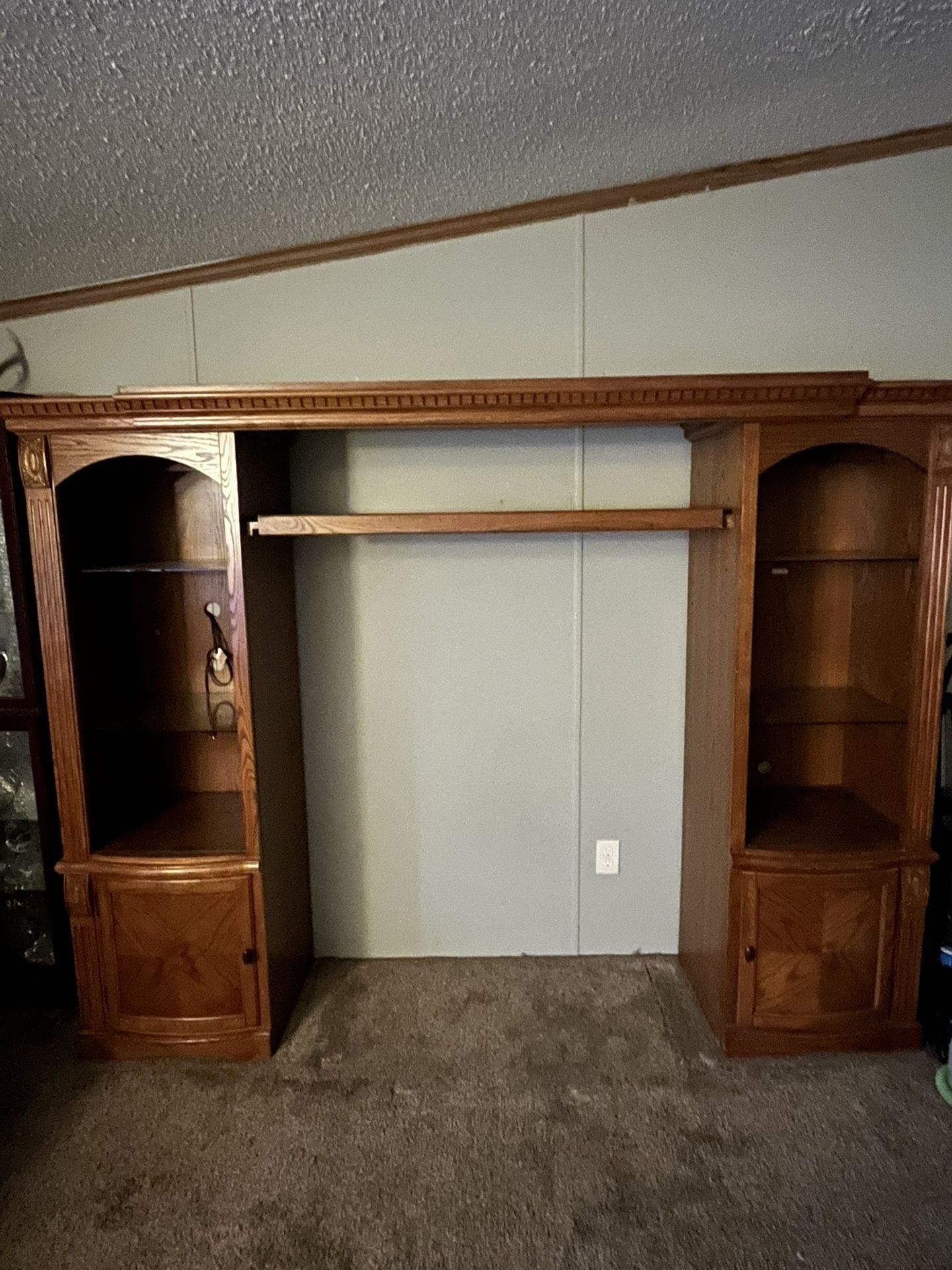 Expandable Entertainment Stand