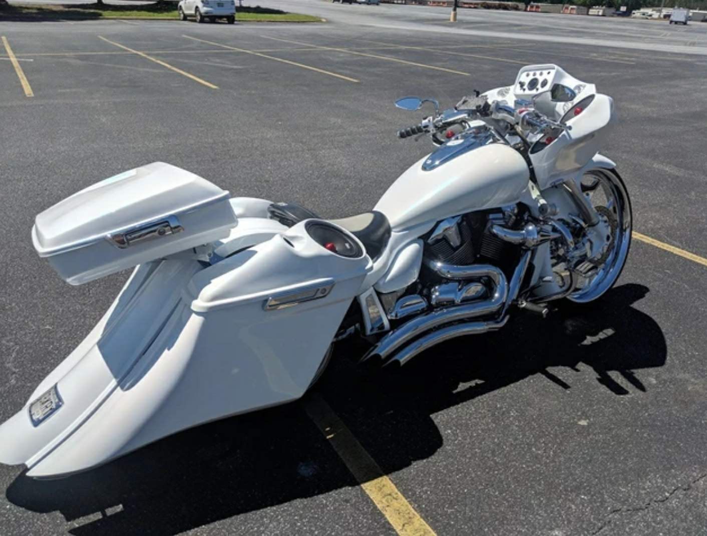 Fully Custom M109 RR Bagger With Harley Road Glide Kit