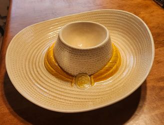 Vintage Metlox Calif USA Pottery Sombrero Chip and Dip Bowl