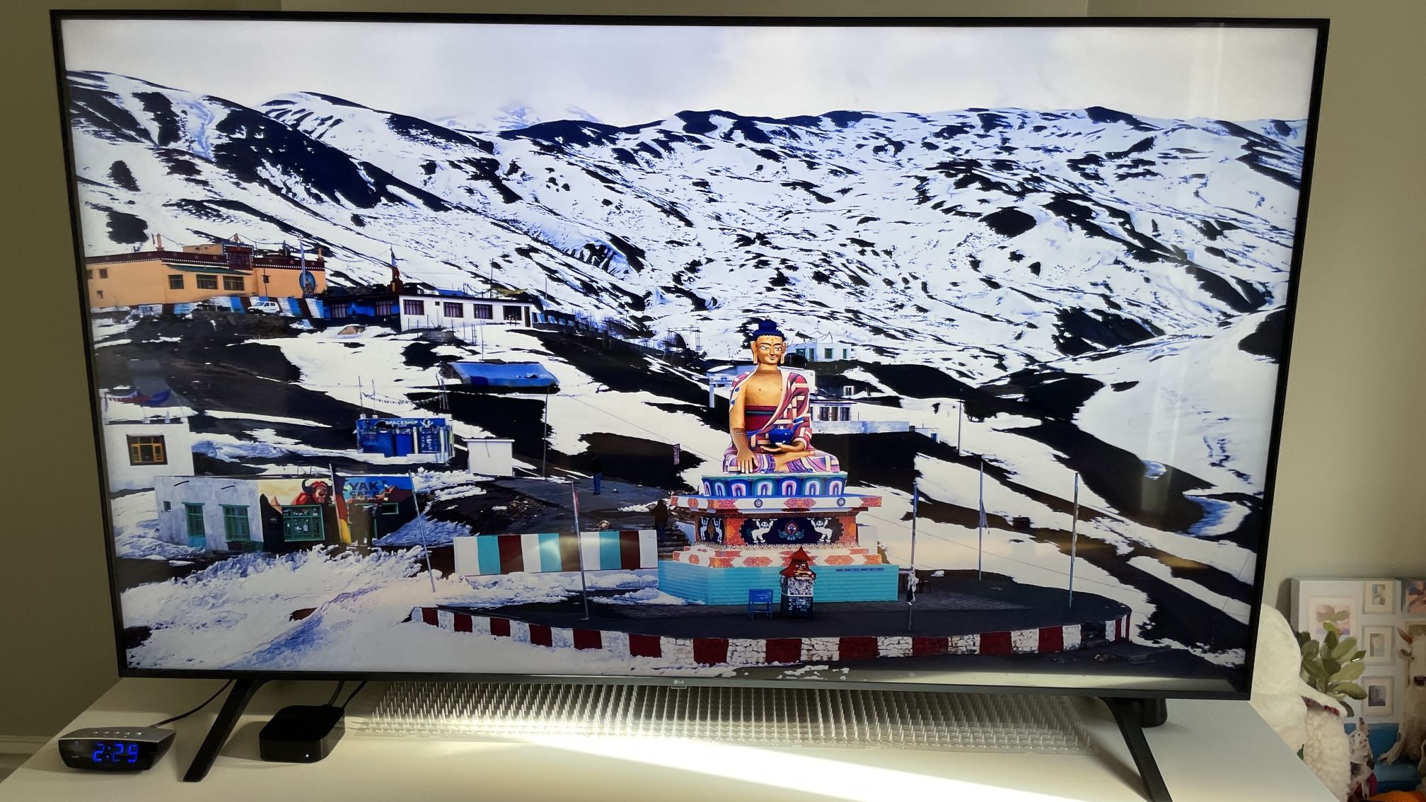 LG 75” 4K UHD Smart TV (Model: 75UT8000AUA) — Excellent Condition