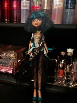 Monster High Doll Lot - G1 Signature Spectra, DOTD Clawdeen, Ghouls Rule Cleo