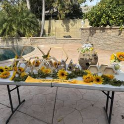 Gender Reveal  Decoration- "What Will Baby Bee?