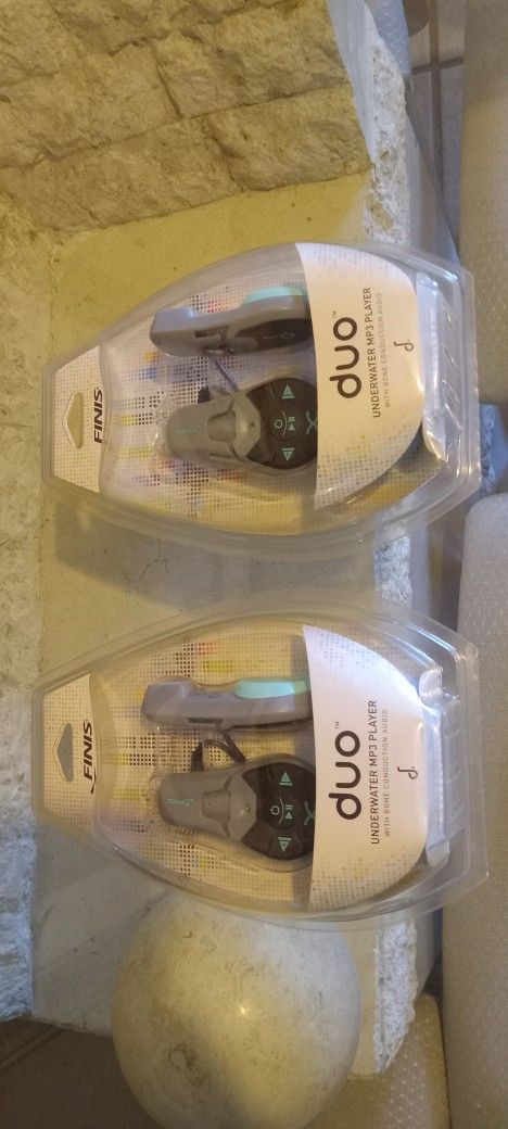 FINIS duo Underwater MP3 Players (2) New Unopened