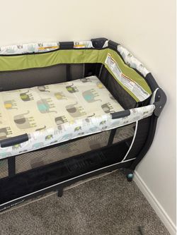 Baby play crib
