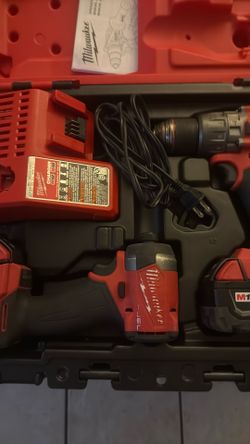 Milwaukee M18 FUEL 18V Lithium-Ion Brushless Cordless Hammer Drill and Impact Driver Combo Kit (2-Tool) with 2 Batteries