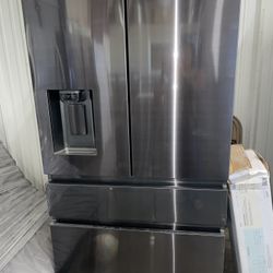 NÉW REFRIGERATOR 