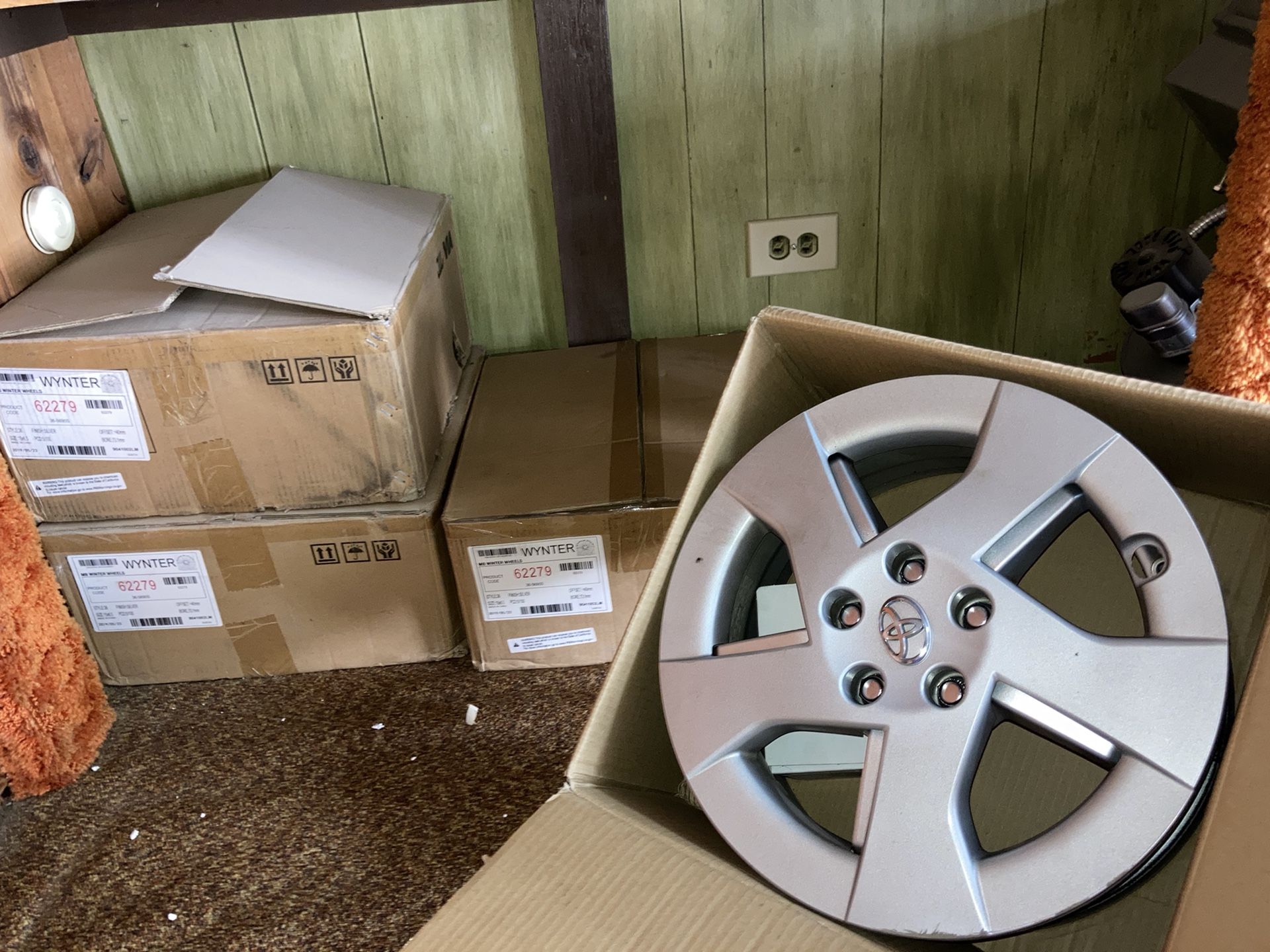 2011 Toyota Prius Rims And Hub Caps