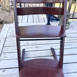 Stokke Tripp Trapp Adjustable High Chair – Walnut Finish