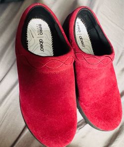 abeo Women’s Red Slip-On Flats Linen Upper Round Toe Embroidered Solid 7